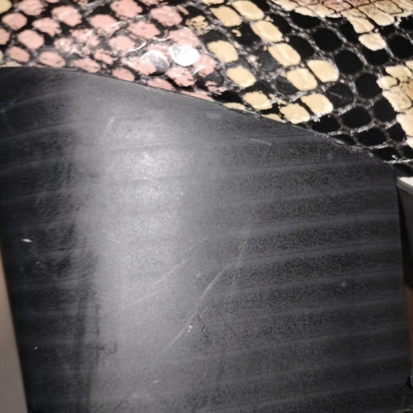 Qupid Women's Rubber Elastic Gore Pointy Toe Ankle Booties Snakeskin look Sz 6 - Picture 13 of 13